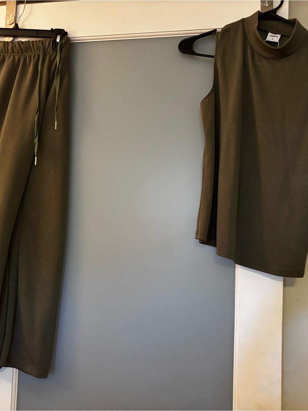 Sleeveless Mock Neck 2 piece Top and Drawstring Pants Set - Olive